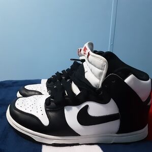 Nike dunks pandas mid
